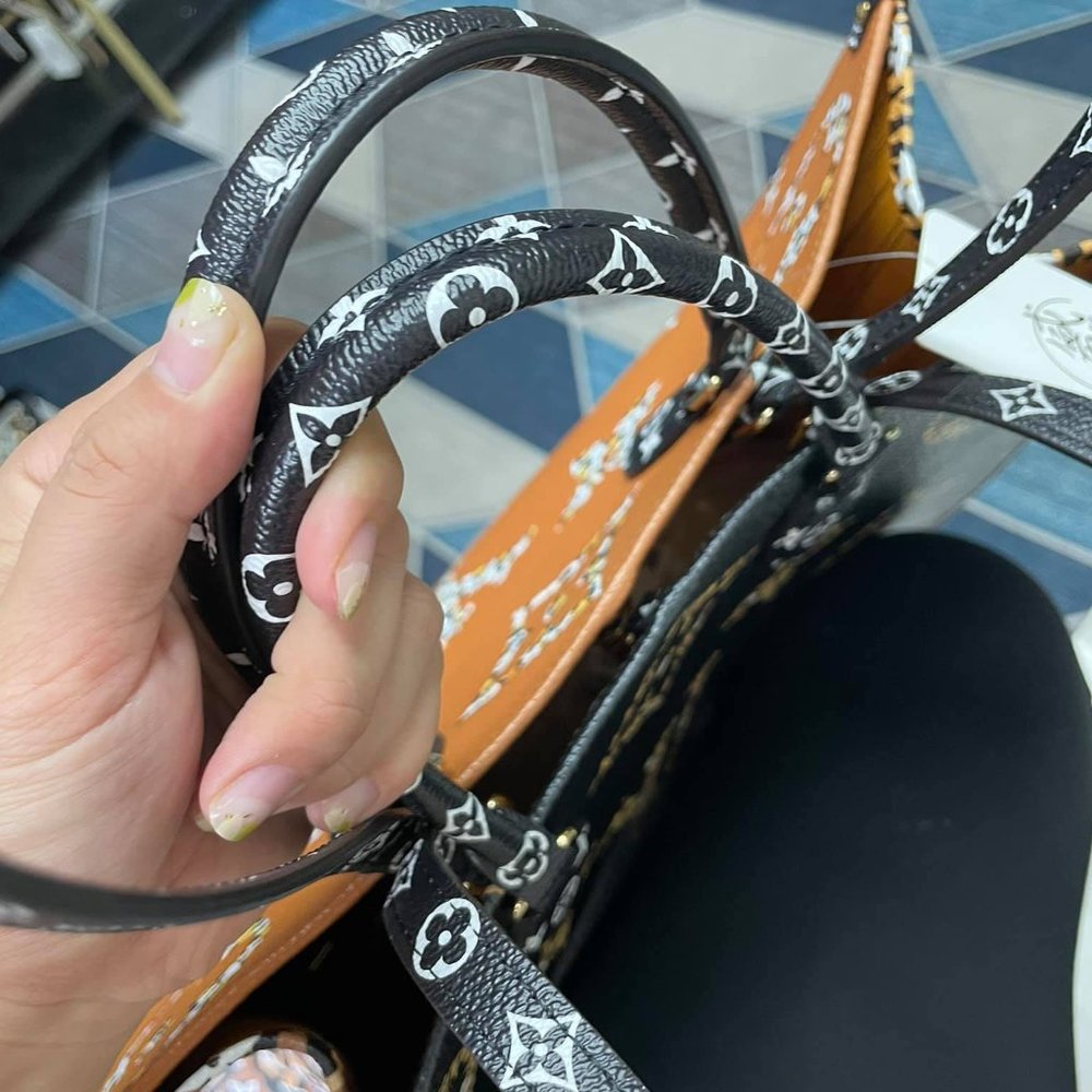 Auth Louis Vuitton ONTHEGO Jungle - Picture 10 of 11